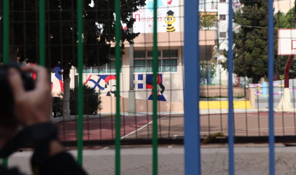 Πύργος: Εβαλε «ακουαφόρτε» στις τουαλέτες του σχολείου του