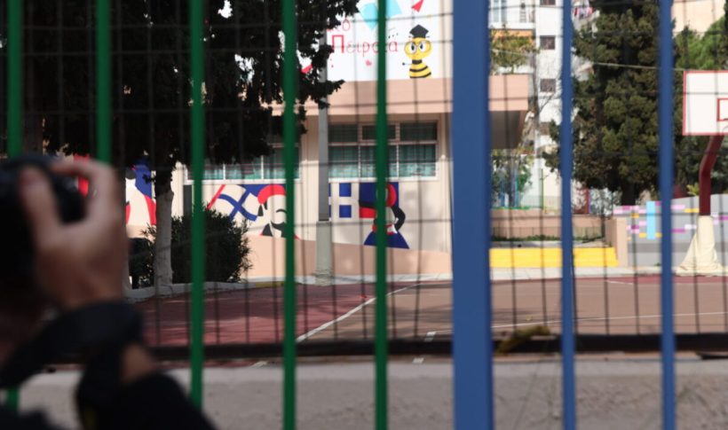 Πύργος: Εβαλε «ακουαφόρτε» στις τουαλέτες του σχολείου του