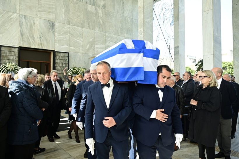 Κηδεύτηκε ο Αν. Παπαληγούρας – Παρόντες Σαμαράς, Καραμανλής ΦΩΤΟ