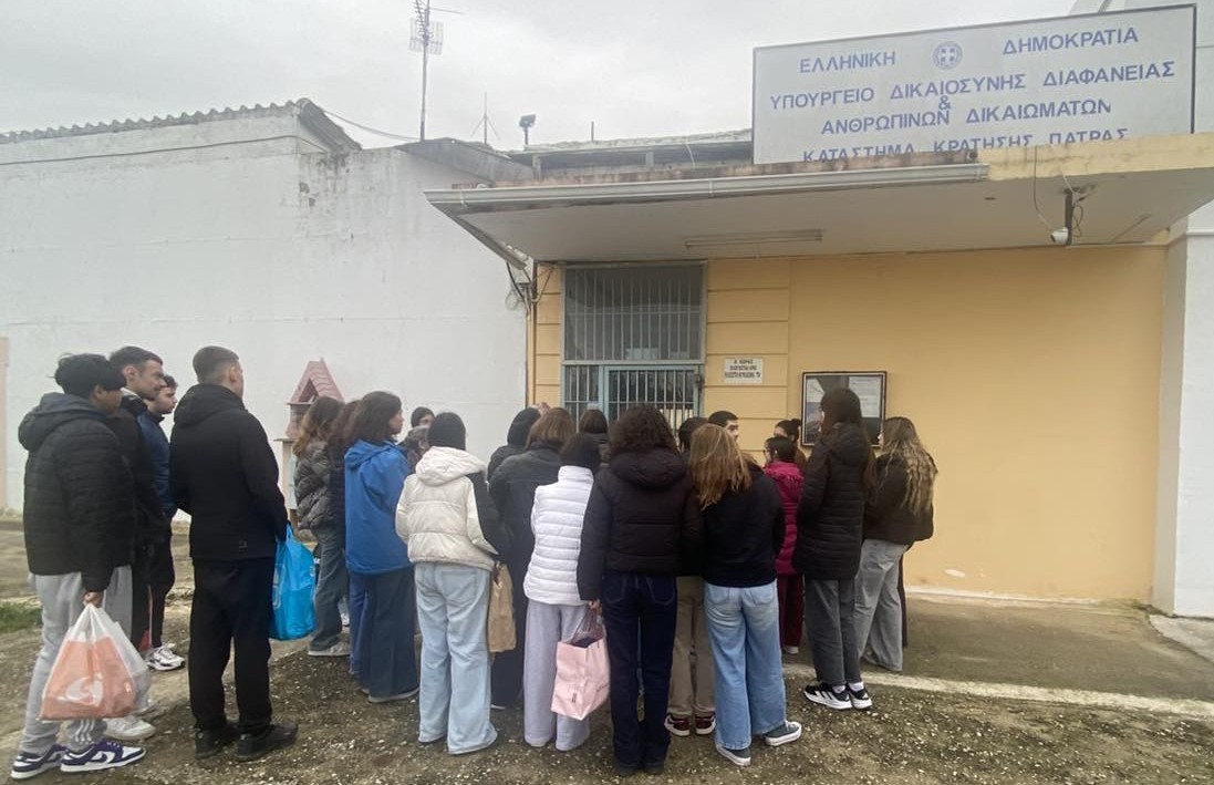 Μαθητές του 1 ΓΕΛ Πατρών στο Σχολείο Δεύτερης Ευκαιρίας των Φυλακών Αγίου Στεφάνου ΦΩΤΟ 29 Μαθητές του 1 ΓΕΛ Πατρών στο Σχολείο Δεύτερης Ευκαιρίας των Φυλακών Αγίου Στεφάνου ΦΩΤΟ
