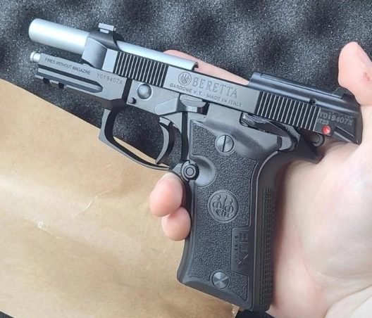 Πάτρα: Εντοπίστηκε να οδηγεί με πιστόλι και στιλέτο