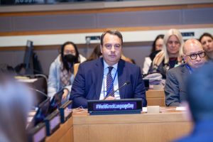 Ο Ναυπάκτιος Θ. Παπαθανάσης στη Νέα Υόρκη για την Ελληνική Γλώσσα ΦΩΤΟ