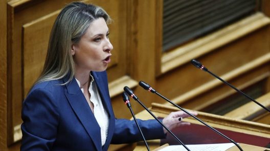 Αχαΐα: «Κυνική κυβερνητική νοοτροπία» οι δηλώσεις Αλεξοπούλου για τους εκπαιδευτικούς, λέει η ΝΙΚΗ