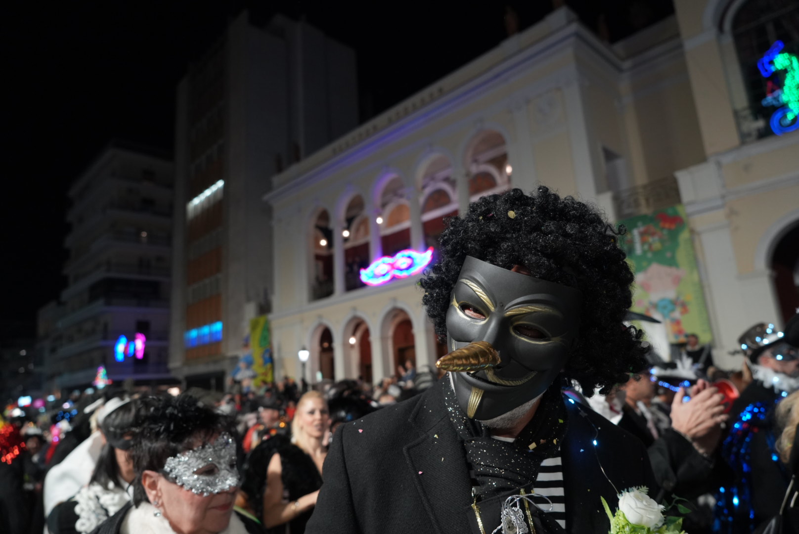 Πάτρα: Καρναβαλικά καρέ των πληρωμάτων της Νυχτερινής Παρέλασης NEΕΣ ΦΩΤΟ