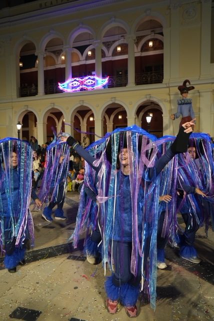 Πάτρα: Καρναβαλικά καρέ των πληρωμάτων της Νυχτερινής Παρέλασης NEΕΣ ΦΩΤΟ