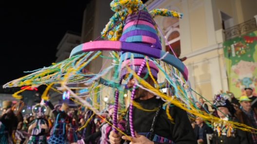 Πάτρα: Καρναβαλικά καρέ των πληρωμάτων της Νυχτερινής Παρέλασης NEΕΣ ΦΩΤΟ