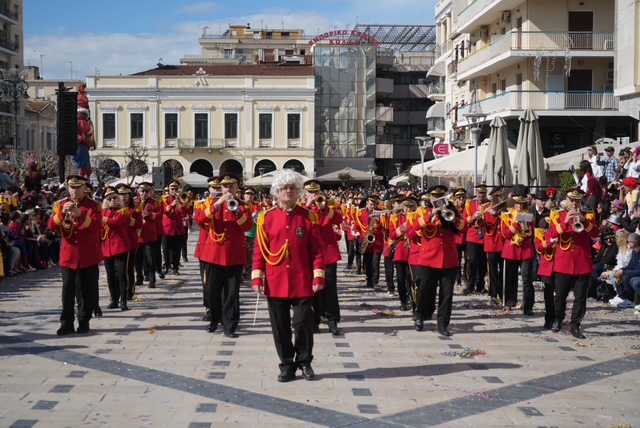 Πατρινό Καρναβάλι 2026: Αφησε εποχή η Μεγάλη Παρέλαση, χιλιάδες καρναβαλιστές μετέφεραν το κέφι ΦΩΤΟ - ΒΙΝΤΕΟ