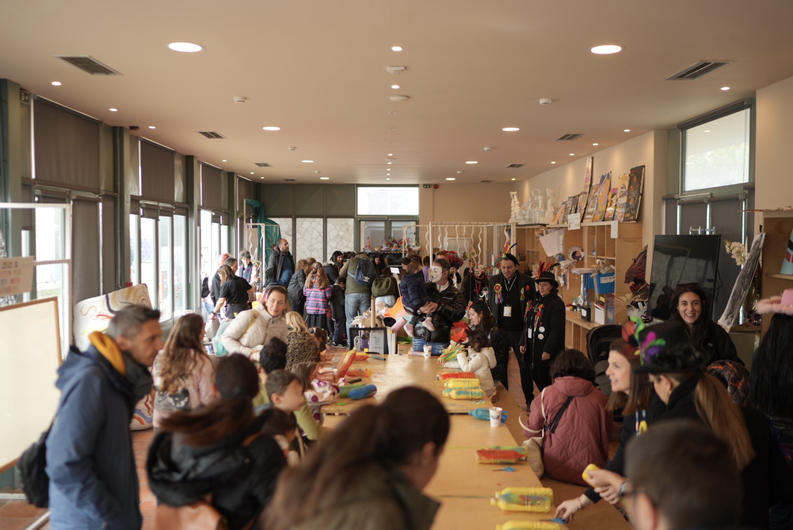 «Παιδομάζωμα» στην Καρναβαλούπολη και την Έκθεση Μαριονέτας, στην Πάτρα ΦΩΤΟ