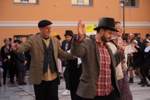 «Πλημμύρισε» παραδοσιακές φορεσιές και δρώμενα η πρωτεύουσα του Καρναβαλιού ΦΩΤΟΡΕΠΟΡΤΑΖ 32 «Πλημμύρισε» παραδοσιακές φορεσιές και δρώμενα η πρωτεύουσα του Καρναβαλιού ΦΩΤΟΡΕΠΟΡΤΑΖ
