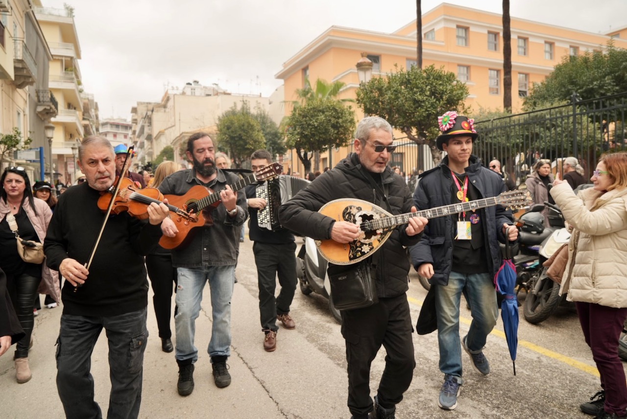 Τσικνοπέμπτη στην Πάτρα: Το κέντρο «πήρε φωτιά» με Βαλκανικούς ρυθμούς ΦΩΤΟΡΕΠΟΡΤΑΖ