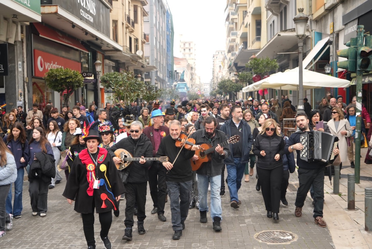 Τσικνοπέμπτη στην Πάτρα: Το κέντρο «πήρε φωτιά» με Βαλκανικούς ρυθμούς ΦΩΤΟΡΕΠΟΡΤΑΖ