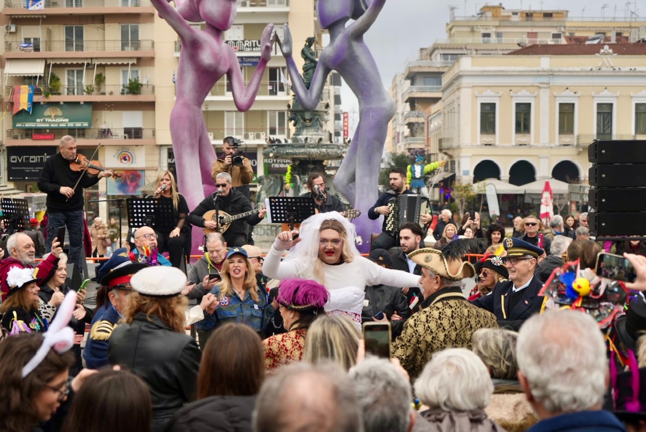 Τσικνοπέμπτη στην Πάτρα: Το κέντρο «πήρε φωτιά» με Βαλκανικούς ρυθμούς ΦΩΤΟΡΕΠΟΡΤΑΖ