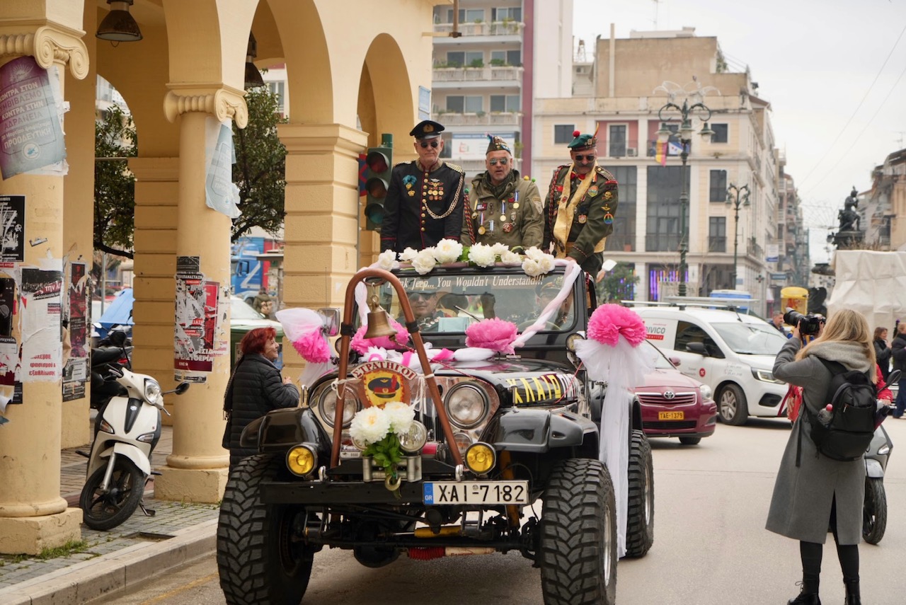 Τσικνοπέμπτη στην Πάτρα: Το κέντρο «πήρε φωτιά» με Βαλκανικούς ρυθμούς ΦΩΤΟΡΕΠΟΡΤΑΖ