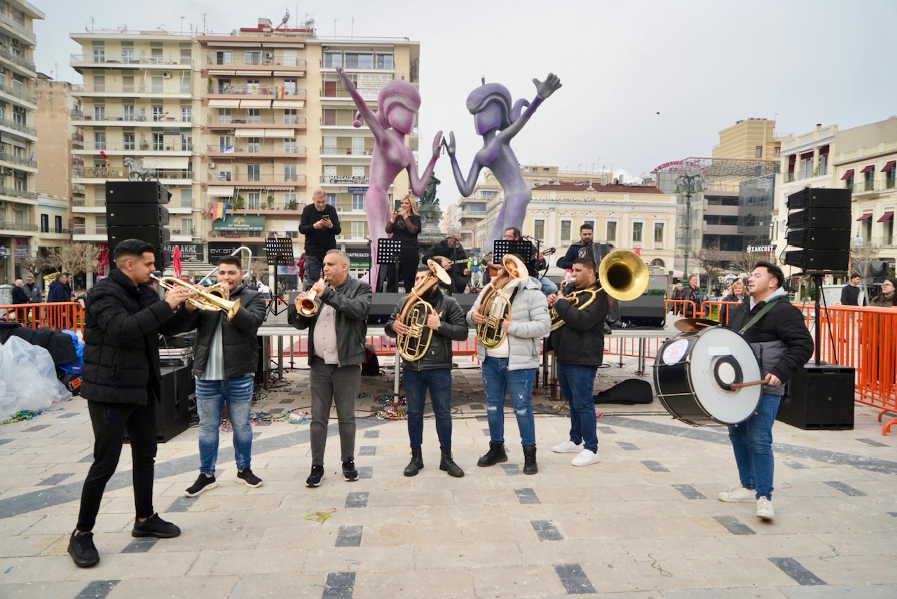 Τσικνοπέμπτη στην Πάτρα: Το κέντρο «πήρε φωτιά» με Βαλκανικούς ρυθμούς ΦΩΤΟΡΕΠΟΡΤΑΖ
