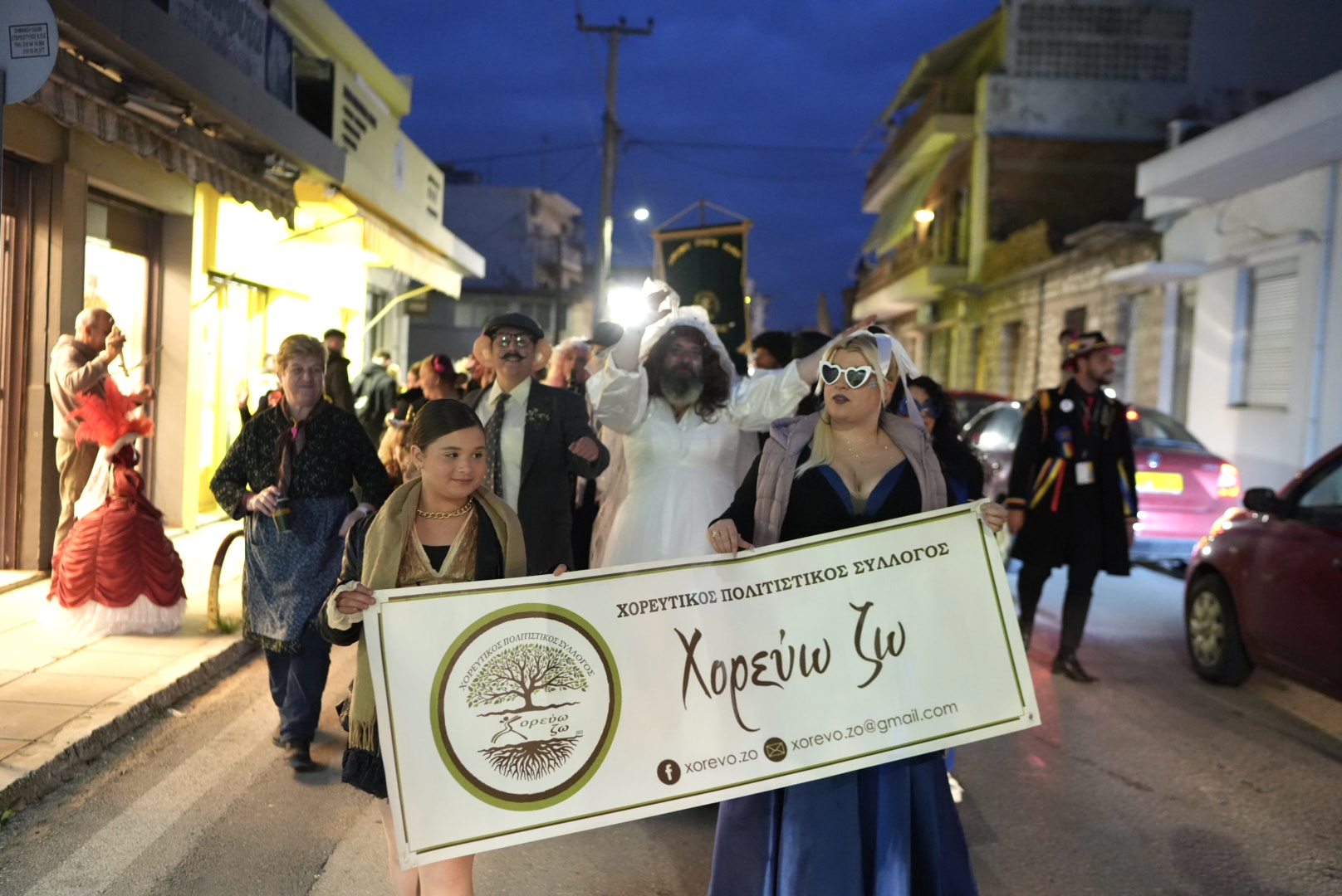 Παρέλασαν και Καρναβαλοπάντρεψαν τη νύφη στο Νότιο Διαμέρισμα Πάτρας ΦΩΤΟ