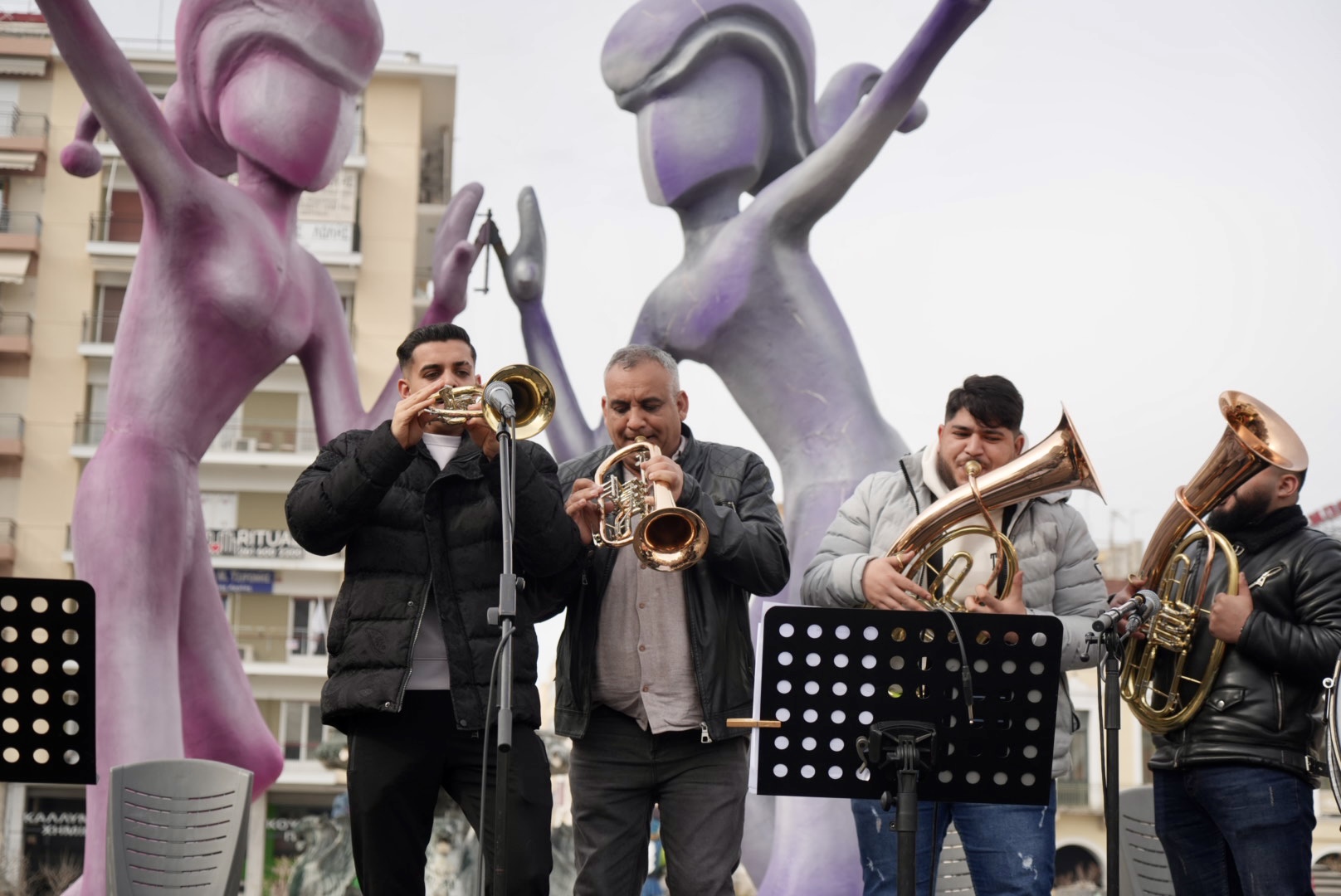 Τσικνοπέμπτη στην Πάτρα: Το κέντρο «πήρε φωτιά» με Βαλκανικούς ρυθμούς ΦΩΤΟΡΕΠΟΡΤΑΖ