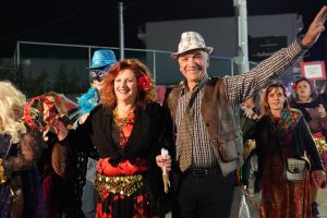 Παρέλασαν και Καρναβαλοπάντρεψαν τη νύφη στο Νότιο Διαμέρισμα Πάτρας ΦΩΤΟ