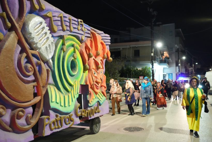 Παρέλασαν και Καρναβαλοπάντρεψαν τη νύφη στο Νότιο Διαμέρισμα Πάτρας ΦΩΤΟ