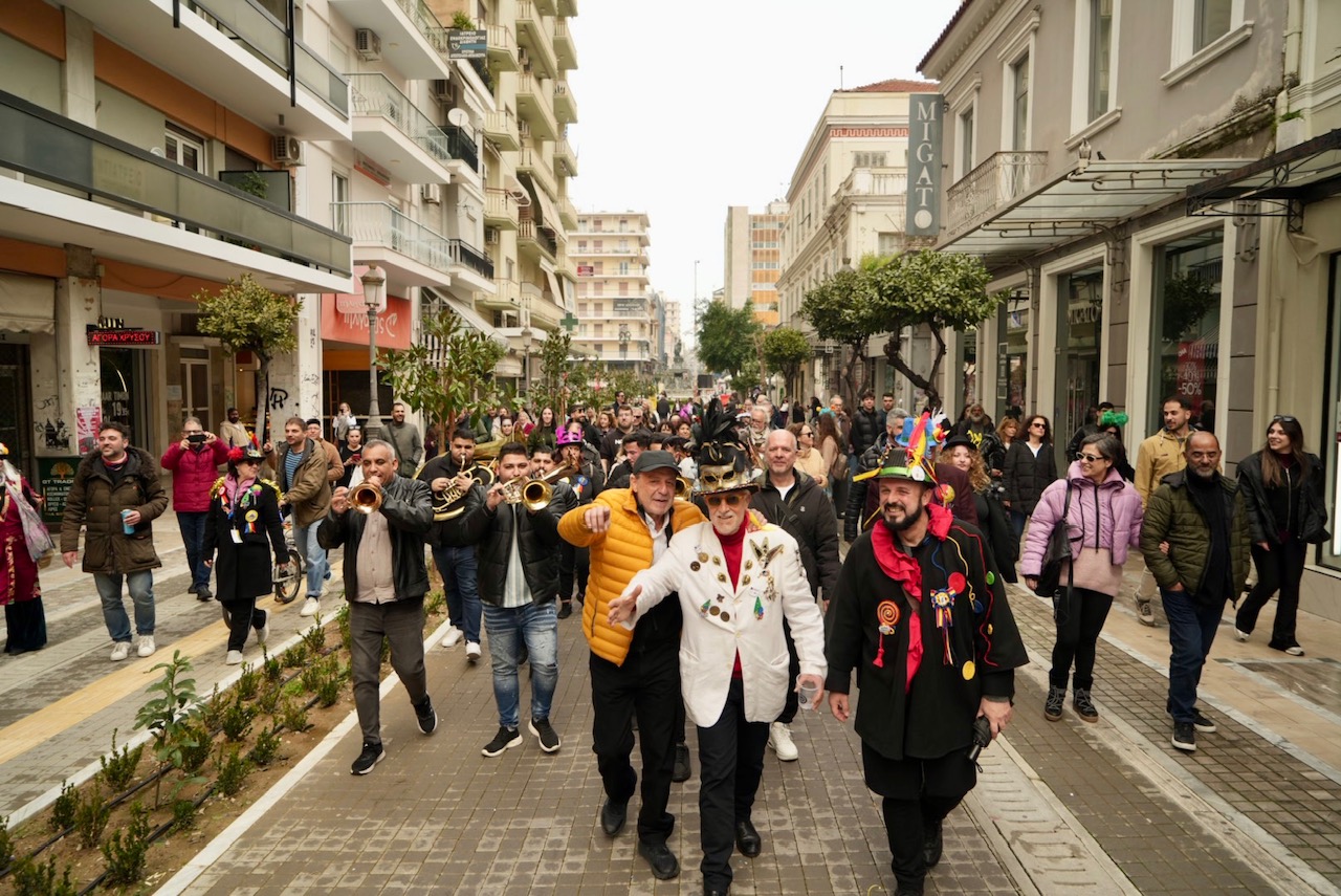 Τσικνοπέμπτη στην Πάτρα: Το κέντρο «πήρε φωτιά» με Βαλκανικούς ρυθμούς ΦΩΤΟΡΕΠΟΡΤΑΖ