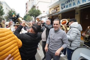 Τσικνοπέμπτη στην Πάτρα: Το κέντρο «πήρε φωτιά» με Βαλκανικούς ρυθμούς ΦΩΤΟΡΕΠΟΡΤΑΖ