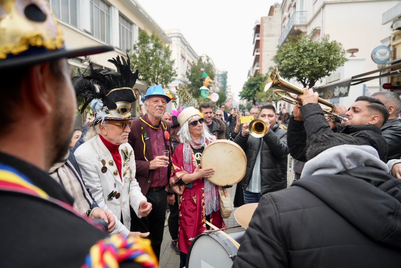Τσικνοπέμπτη στην Πάτρα: Το κέντρο «πήρε φωτιά» με Βαλκανικούς ρυθμούς ΦΩΤΟΡΕΠΟΡΤΑΖ