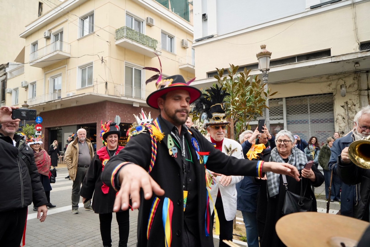 Τσικνοπέμπτη στην Πάτρα: Το κέντρο «πήρε φωτιά» με Βαλκανικούς ρυθμούς ΦΩΤΟΡΕΠΟΡΤΑΖ