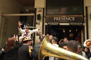 Τσικνοπέμπτη στην Πάτρα: Το κέντρο «πήρε φωτιά» με Βαλκανικούς ρυθμούς ΦΩΤΟΡΕΠΟΡΤΑΖ