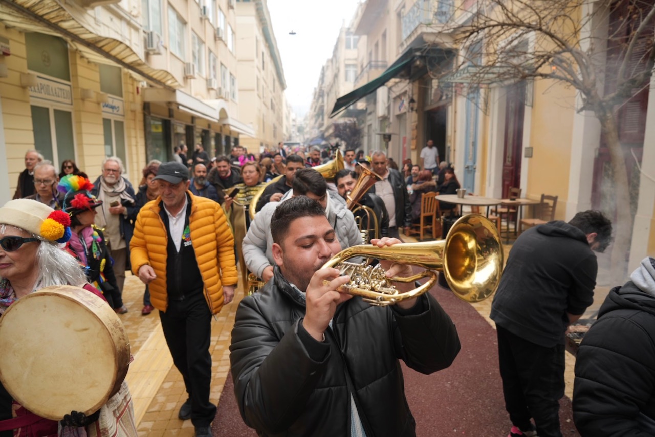 Τσικνοπέμπτη στην Πάτρα: Το κέντρο «πήρε φωτιά» με Βαλκανικούς ρυθμούς ΦΩΤΟΡΕΠΟΡΤΑΖ