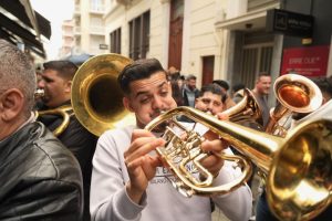 Τσικνοπέμπτη στην Πάτρα: Το κέντρο «πήρε φωτιά» με Βαλκανικούς ρυθμούς ΦΩΤΟΡΕΠΟΡΤΑΖ