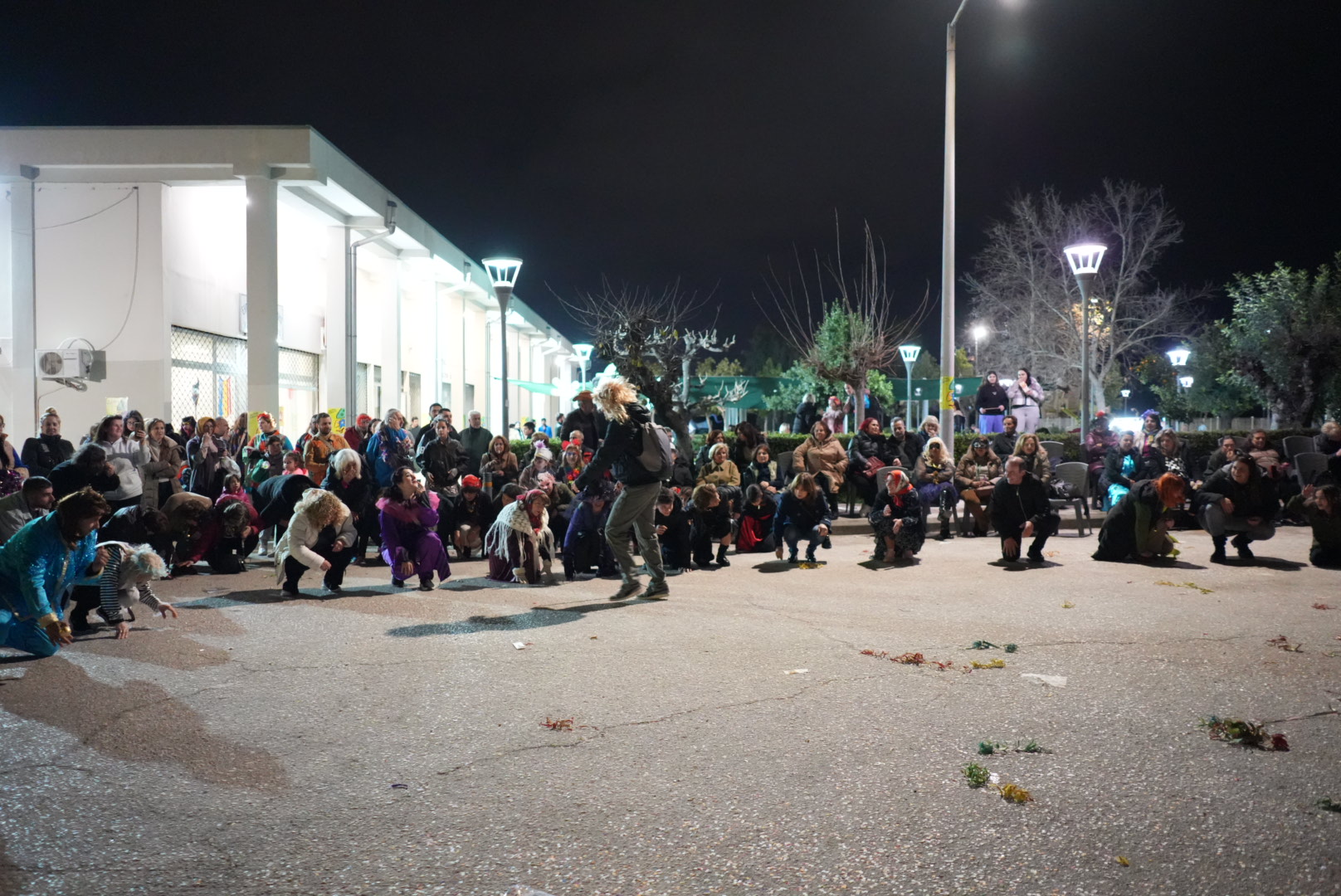 Παρέλασαν και Καρναβαλοπάντρεψαν τη νύφη στο Νότιο Διαμέρισμα Πάτρας ΦΩΤΟ