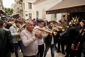 Τσικνοπέμπτη στην Πάτρα: Το κέντρο «πήρε φωτιά» με Βαλκανικούς ρυθμούς ΦΩΤΟΡΕΠΟΡΤΑΖ