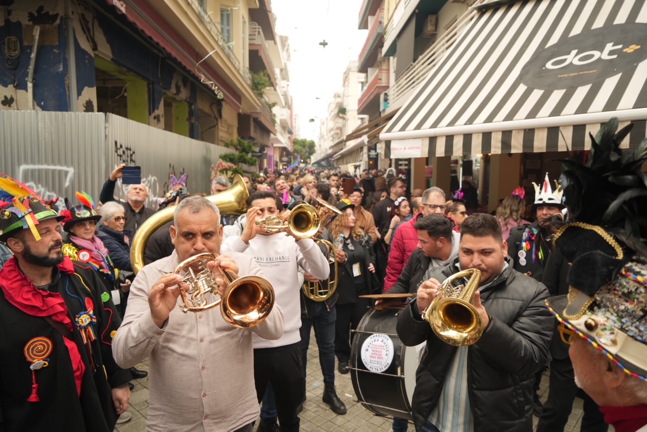 Τσικνοπέμπτη στην Πάτρα: Το κέντρο «πήρε φωτιά» με Βαλκανικούς ρυθμούς ΦΩΤΟΡΕΠΟΡΤΑΖ