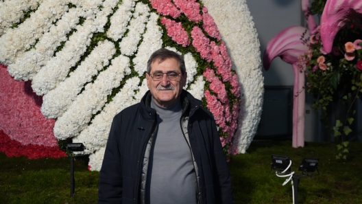 Πάτρα: Ο Δήμαρχος Κώστας Πελετίδης στο Καρναβαλικό Εργαστήρι ΦΩΤΟ