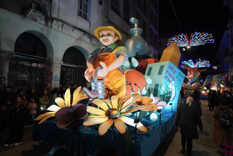 Πάτρα: Ρομποτική και εφέ φέτος στα άρματα - Το Πανεπιστήμιο έδειξε το μέλλον με σεβασμό στην παράδοση ΦΩΤΟ