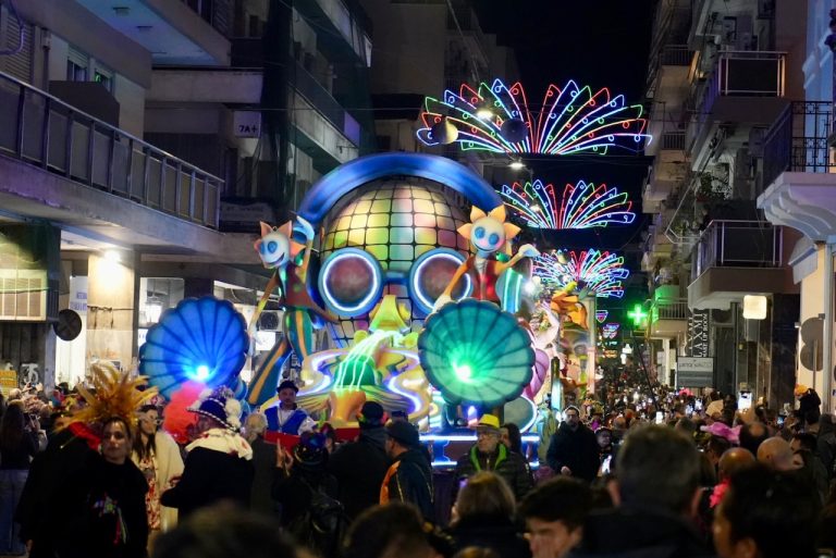 Πάτρα: Ρομποτική και εφέ φέτος στα άρματα - Το Πανεπιστήμιο έδειξε το μέλλον με σεβασμό στην παράδοση ΦΩΤΟ