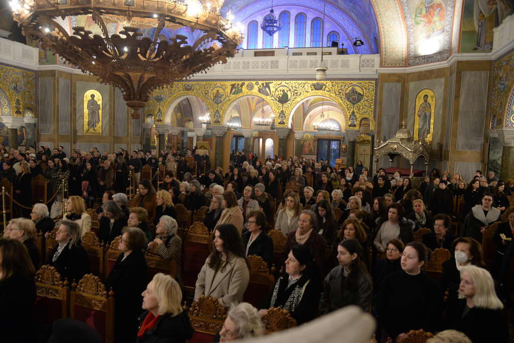 Σε κατανυκτικὸ κλίμα Α' Εσπερινός στην Πάτρα ΦΩΤΟ