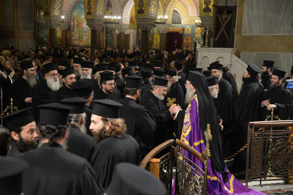 Σε κατανυκτικὸ κλίμα Α' Εσπερινός στην Πάτρα ΦΩΤΟ