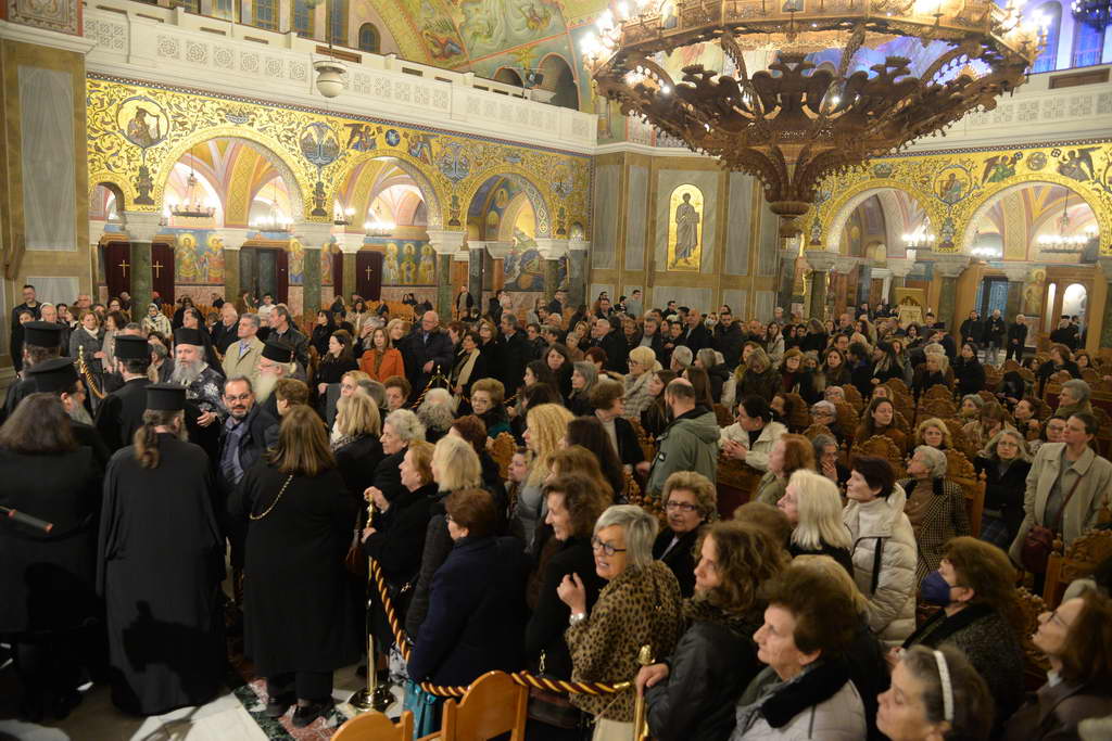 Σε κατανυκτικὸ κλίμα Α' Εσπερινός στην Πάτρα ΦΩΤΟ