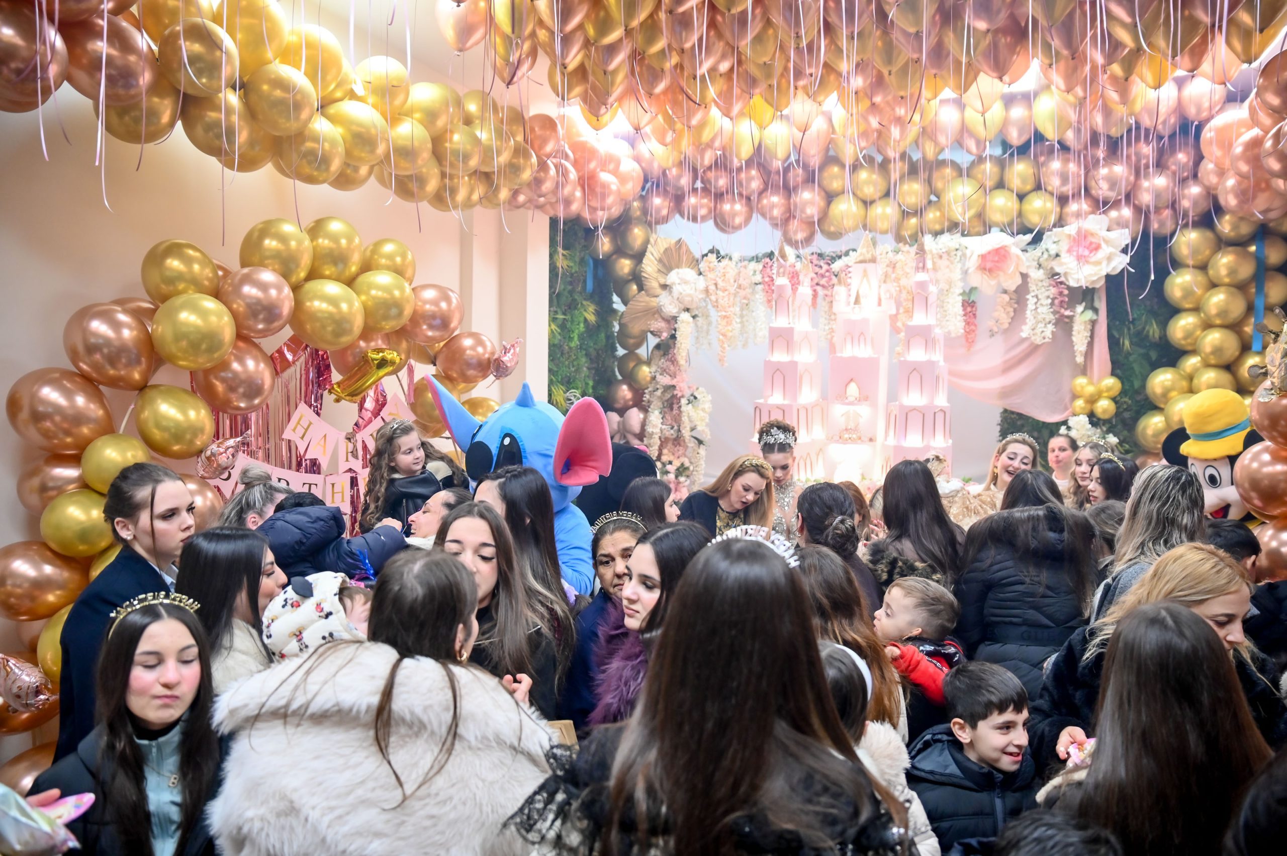 Βασιλικά γενέθλια... για τη μικρή Μιχαέλα στα Τσιγγάνικα της Αχαγιάς ΒΙΝΤΕΟ - ΦΩΤΟ