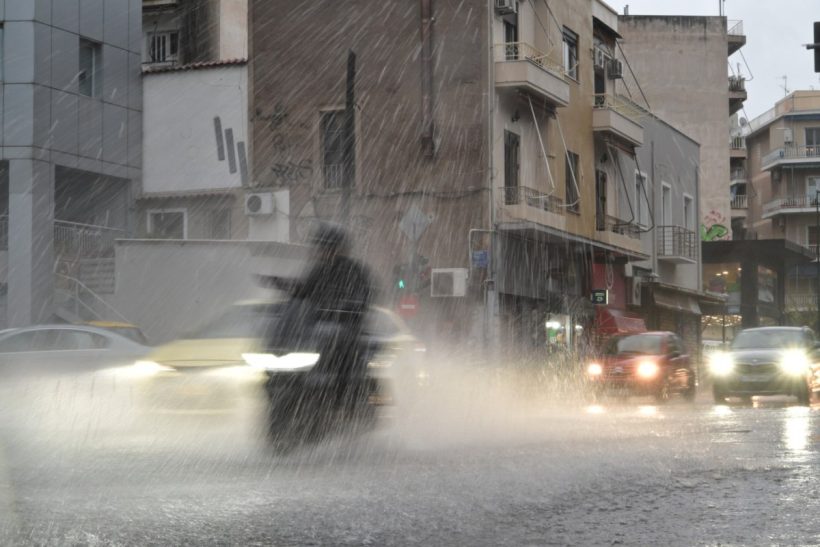 Δυτική Ελλάδα: Σαρώνει η κακοκαιρία, με λασποβροχές, χαλάζι και ισχυρούς ανέμους LIVE