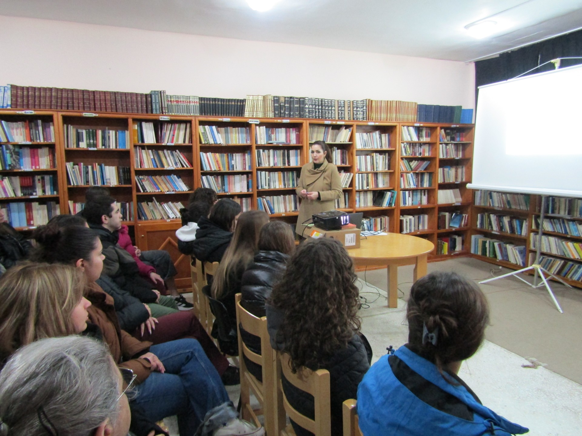 Μαθητές του 1 ΓΕΛ Πατρών στο Σχολείο Δεύτερης Ευκαιρίας των Φυλακών Αγίου Στεφάνου ΦΩΤΟ 4 Μαθητές του 1 ΓΕΛ Πατρών στο Σχολείο Δεύτερης Ευκαιρίας των Φυλακών Αγίου Στεφάνου ΦΩΤΟ
