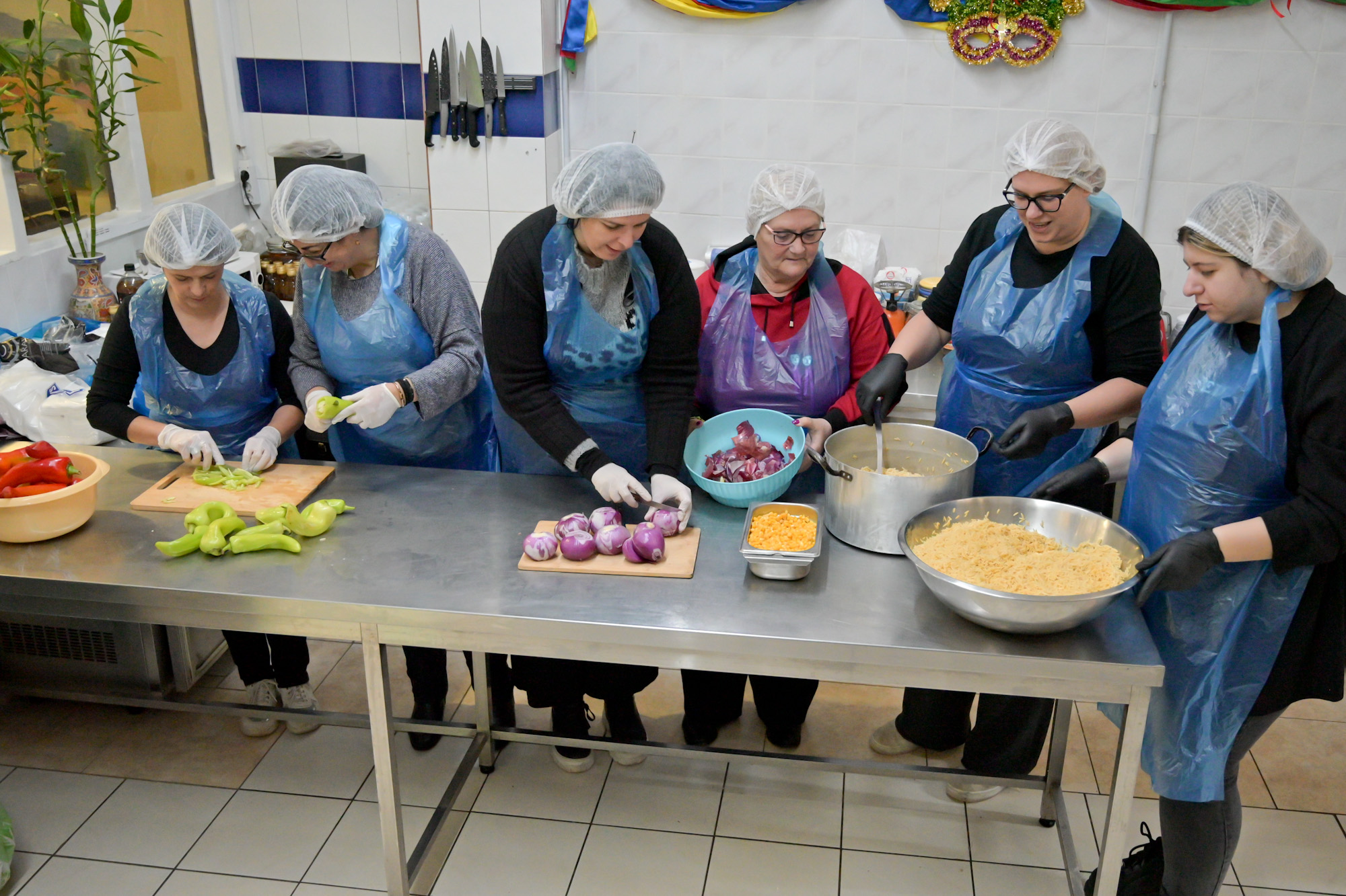 Δημοσιογράφοι της Πάτρας μαγείρεψαν για οικογένειες με παιδιά ΦΩΤΟ