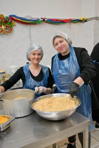 Δημοσιογράφοι της Πάτρας μαγείρεψαν για οικογένειες με παιδιά ΦΩΤΟ