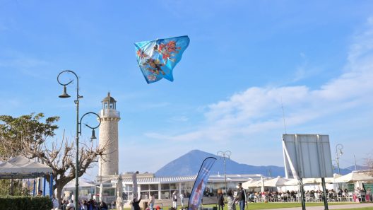 Το κέφι άναψε για τα καλά, με τον κόσμο να τραγουδά στον «Φάρο» ΦΩΤΟ