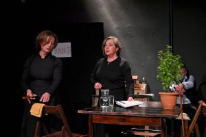 Πρεμιέρα της παράστασης «2012 μ.Χ.» στις Γραμμές Τέχνης ΦΩΤΟ