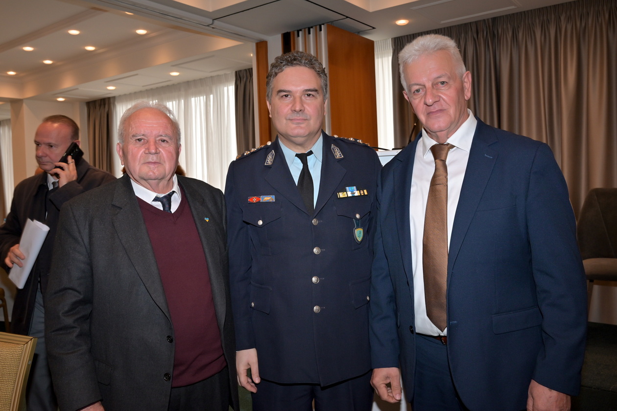 Η κοπή της Πρωτοχρονιάτικης πίτας των Αποστράτων Αστυνομικών ΦΩΤΟ 41 Η κοπή της Πρωτοχρονιάτικης πίτας των Αποστράτων Αστυνομικών ΦΩΤΟ