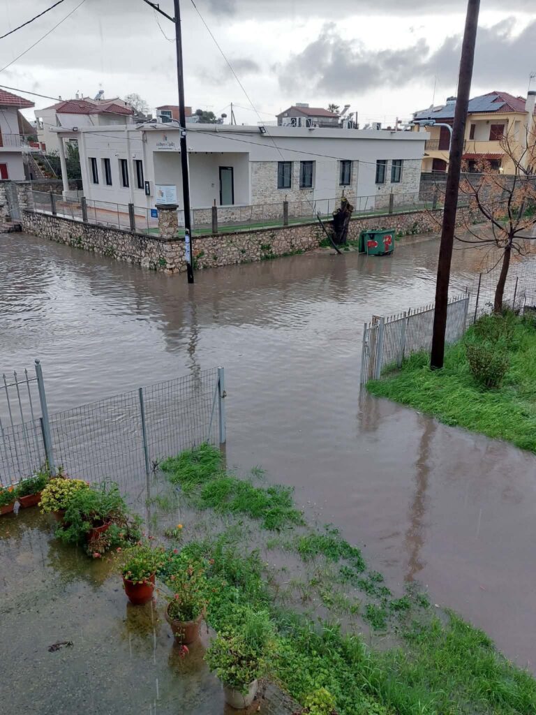 Αιτωλοακαρνανία: «Βυθίστηκε» στην βροχή το Νεοχώρι και οι κάτοικοι έτρεχαν να μην πνιγούν! ΑΠΙΣΤΕΥΤΕΣ ΦΩΤΟ