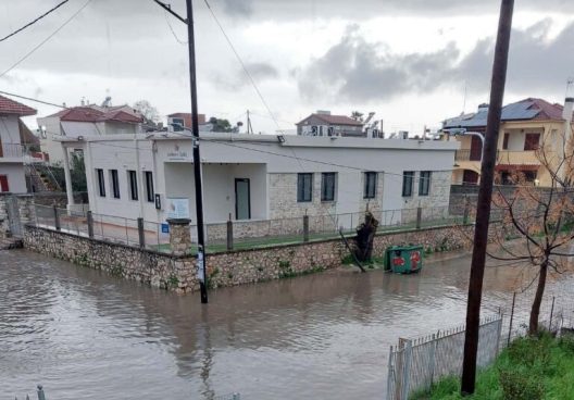 Αιτωλοακαρνανία: «Βυθίστηκε» στην βροχή το Νεοχώρι και οι κάτοικοι έτρεχαν να μην πνιγούν! ΑΠΙΣΤΕΥΤΕΣ ΦΩΤΟ