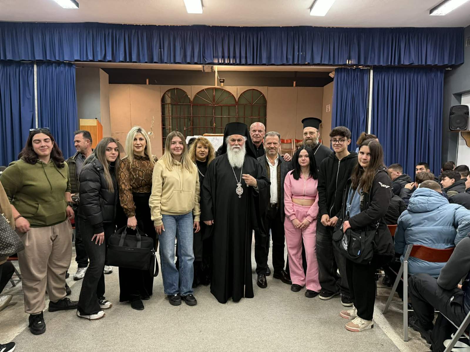 Κοπή βασιλόπιτας στο Πρότυπο ΕΠΑΛ Αιγίου από Ιερώνυμο ΦΩΤΟ