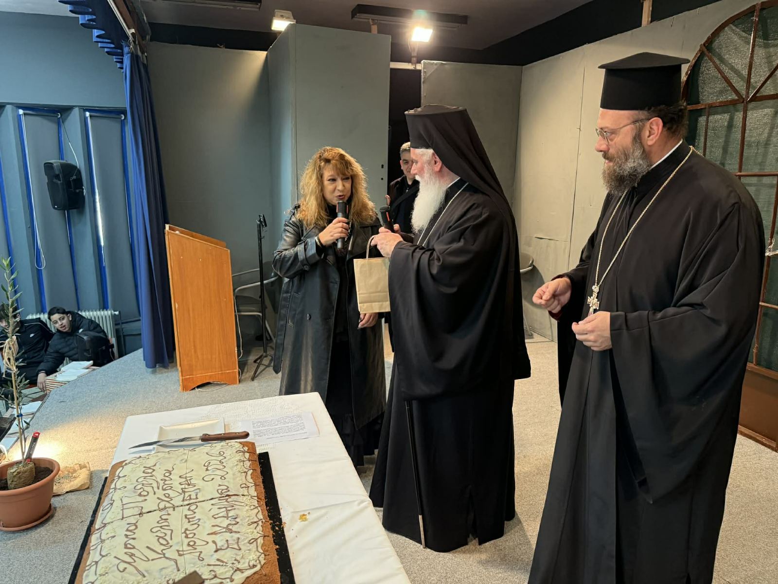 Κοπή βασιλόπιτας στο Πρότυπο ΕΠΑΛ Αιγίου από Ιερώνυμο ΦΩΤΟ